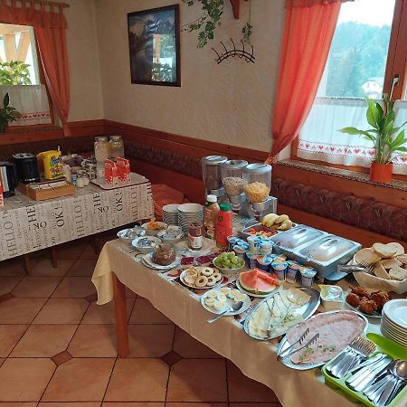 Guesthouse Mesec Zaplana Vrhnika Bagian luar foto