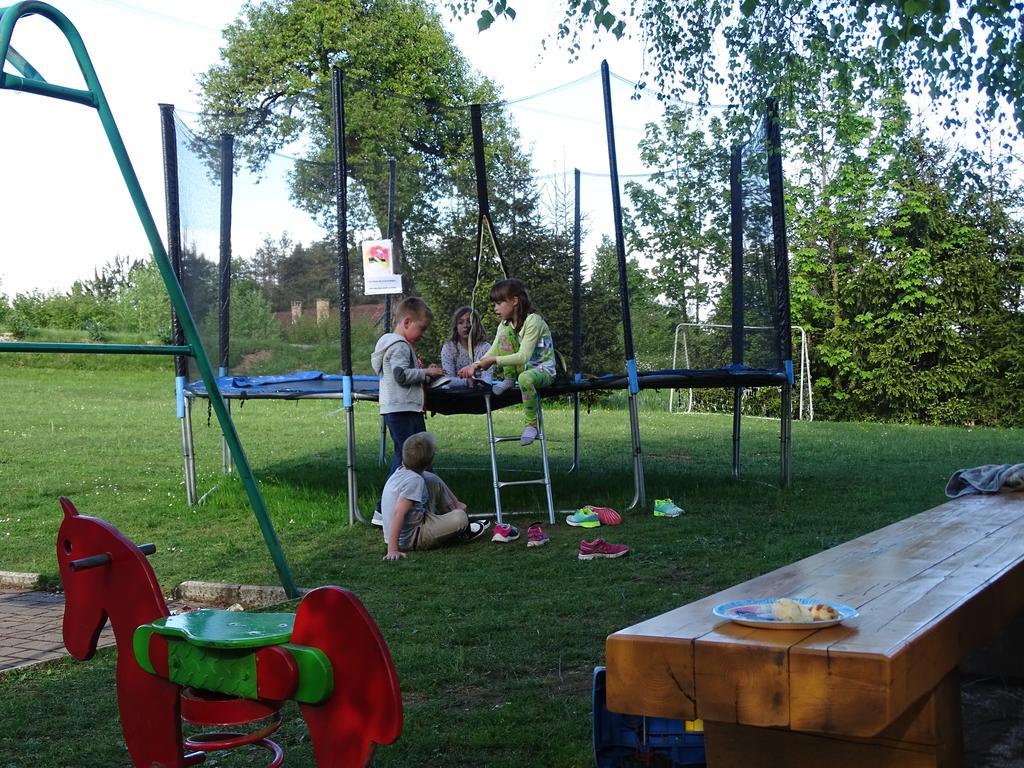 Guesthouse Mesec Zaplana Vrhnika Bagian luar foto